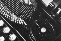 Tina Modotti, La Tecnica, macchina da scrivere di Julio Antonio Mella, 1928